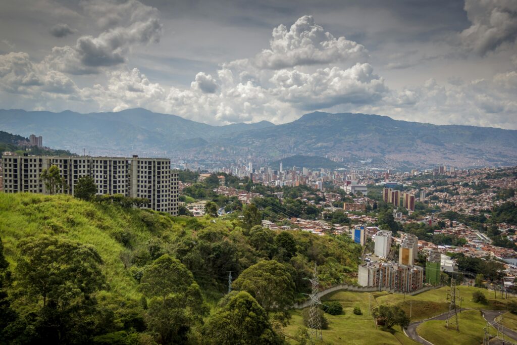 cuanto cuesta vivir en medellin